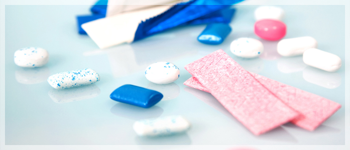Masticare chewing gum provoca l’emicrania